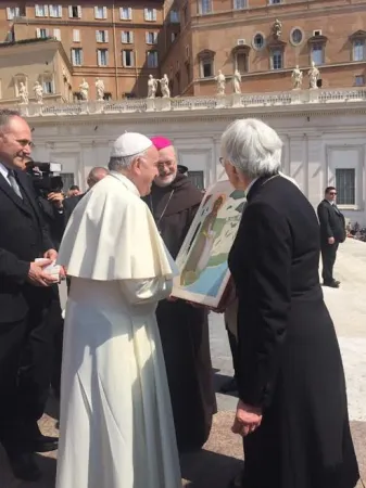 Papa Francesco riceve l'icona |  | Kristina Hellner