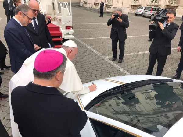 Papa Francesco e la Lamborghini |  | ACS
