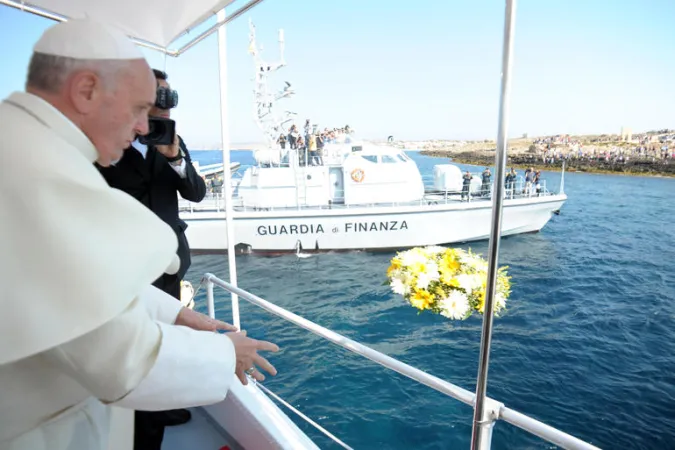 Papa Francesco a Lampedusa | Papa Francesco nel suo primo viaggio apostolico, nell'Isola di Lampedusa | L'Osservatore Romano 