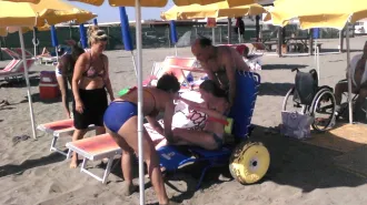 Papa Francesco e la “Madonnina”, la spiaggia per i ragazzi disabili