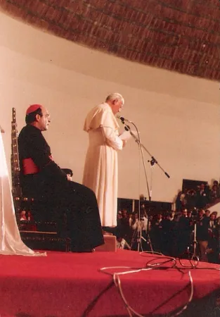 Il Cardinale Lopez Trujillo con Giovanni Paolo II |  | Wikipedia pubblico dominio