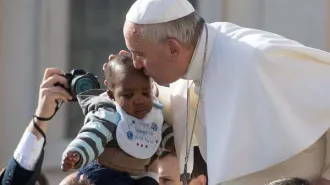Nosiglia: a Torino “Papa Francesco incontrerà un gruppo di rifugiati”