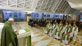 Il Papa: "L'autorità viene dal servizio e dalla coerenza"