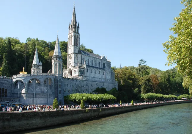 Santuario di Lourdes | ll Santuario di Lourdes. Il motu proprio sulle competenze dei santuari è stato firmato il giorno della ricorrenza della Madonna di Lourdes | Wikimedia Commons