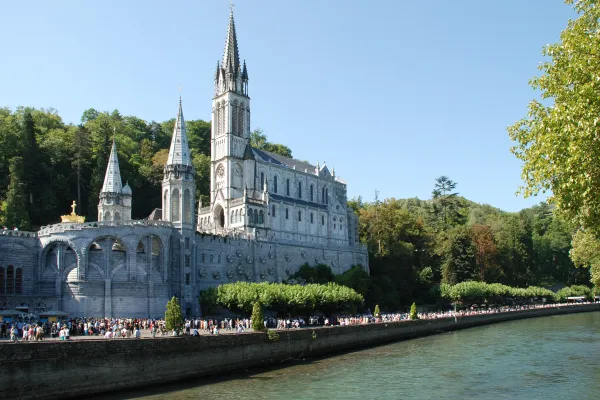 ll Santuario di Lourdes. Il motu proprio sulle competenze dei santuari è stato firmato il giorno della ricorrenza della Madonna di Lourdes / Wikimedia Commons