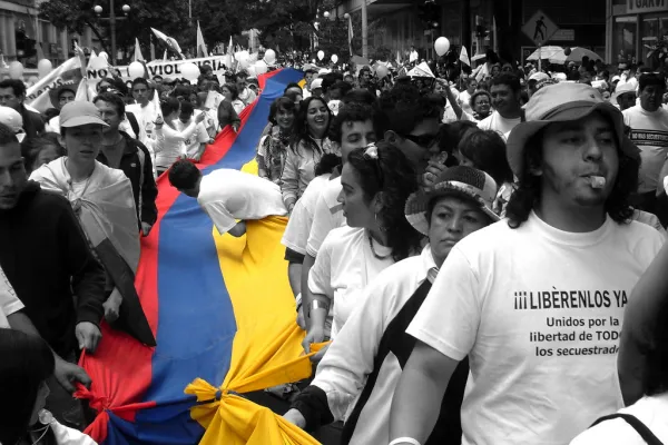 Una delle tante marce per la pace in Colombia / Flickr