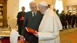 Il Capo dello Stato Mattarella con Papa Francesco / Presidenza della Repubblica Italiana
