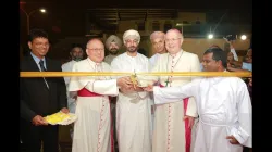 Il nunzio Padecilla e il vescovo Hinder all'inaugurazione della chiesa di San Francesco Saverio a Salalah / Vicariato Apostolico dell'Arabia del Sud