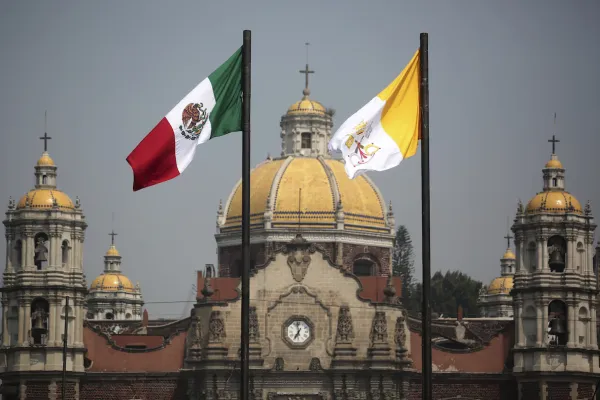 le bandiere di Messico e Santa Sede / desdelafe