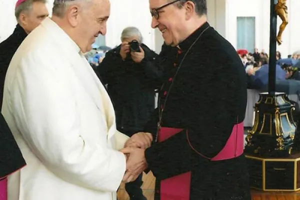 L'arcivescovo Vincent Landel con Papa Francesco al termine di una udienza generale / Vatican Media / ACI Group