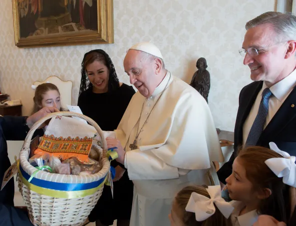 Papa Francesco con il Cavaliere Supremo Kelly, 11 aprile 2022 | KofC / Vatican Media