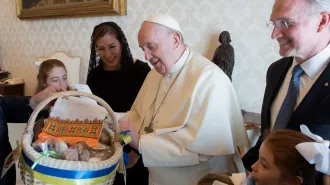 Cavalieri di Colombo, Papa Francesco benedice il loro cesto pasquale speciale