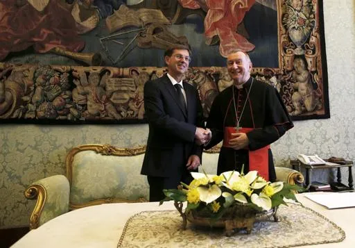 Il Cardinal Parolin e Miro Cerar | Il Cardinal Parolin incontra Miro Cerar durante la visita del premier sloveno in Vaticano il 29 maggio 2015 | LOR