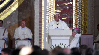 GMG, il Papa: "No alle vie di mezzo: usciamo da noi stessi"