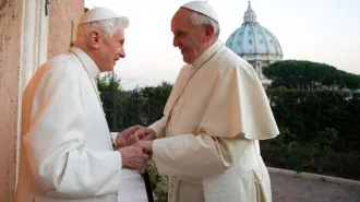 Benedetto XVI: ricevo sempre lettere personali da Papa Francesco 