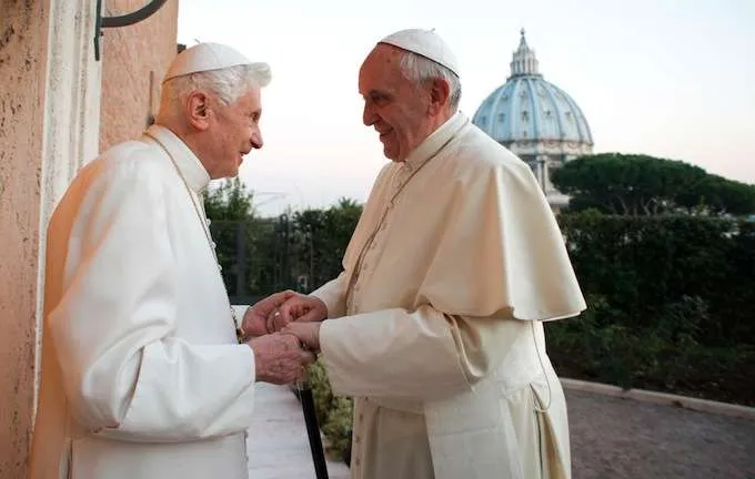 Papa Francesco e Benedetto XVI, foto di archvio |  | Aci Group