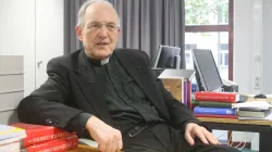 Monsignore Helmut Moll nel suo ufficio nell'arcidiocesi di Colonia  / Arcidiocesi di Colonia