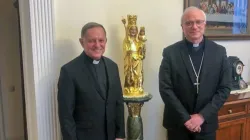 L'arcivescovo Baturi e l'arcivescovo di Leopoli Mieczysław Mokrzycki a Leopoli nel giugno 2022 / Arcidiocesi di Cagliari