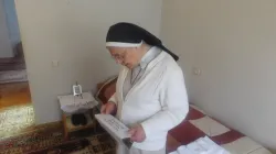Madre Aroussiag nella stanza che ha preparato per Papa Francesco  / Andrea Gagliarducci / ACI Stampa