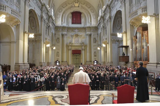 Papa Francesco durante l'incontro con il clero nella Cattedrale di San Petronio |  | L'Osservatore Romano 