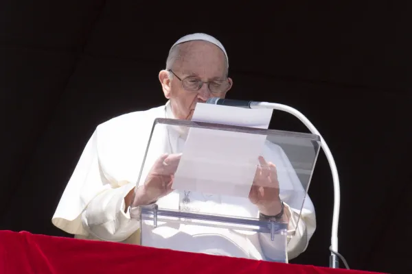 Papa Francesco durante un Angelus / Vatican Media / ACI Group