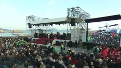 Un momento dell'incontro del Papa su lungomare Caracciolo a Napoli / CTV