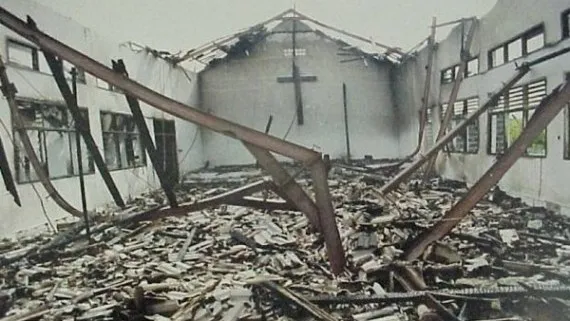 Una chiesa incendiata in Niger |  | missioniassisi.org