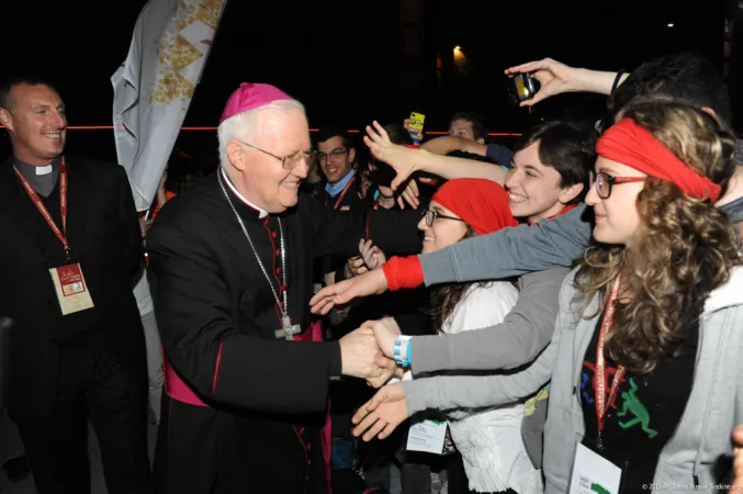 Nosiglia giovani | L'Arcivescovo Nosiglia e i giovani | sindone.org