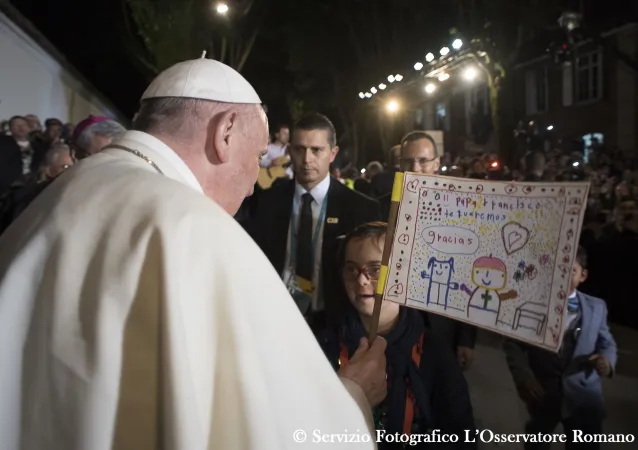 Papa Francesco incontra il quarto gruppo di fedeli in Nunziatura |  | L'Osservatore Romano, ACI Group