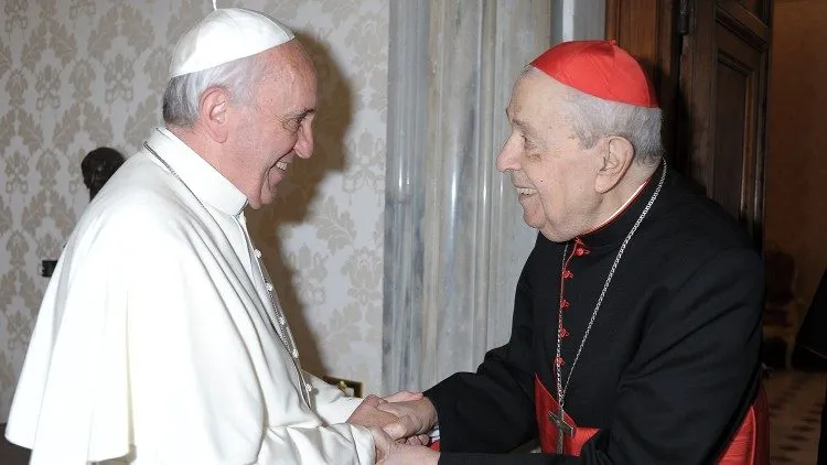 Papa Francesco e il Cardinale Silvestrini durante uno dei loro incontri  |  | Vatican Media / ACI Group