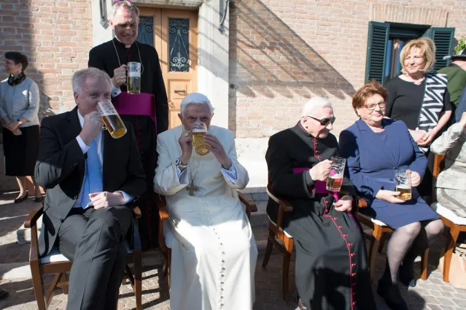 La festa per i 90 anni di Papa Benedetto |  | L'Osservatore Romano