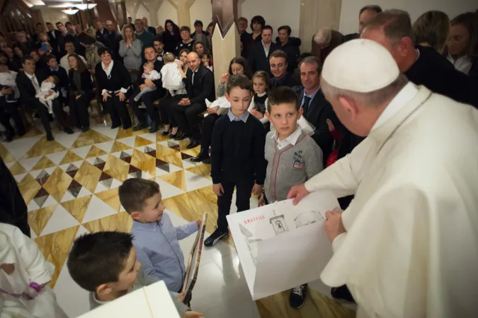 Papa Francesco amministra il Battesimo | Papa Francesco al termine della celebrazione dei Battesimi | L'Osservatore Romano / ACI Group 