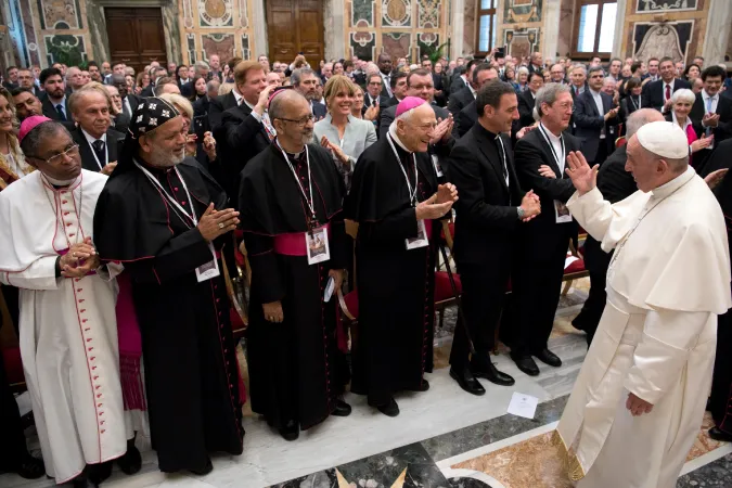 Papa Francesco incontra i membri della Conferenza Internazionale sul Disarmo, Sala Clementina, 10 novembre 2017 | L'Osservatore Romano / ACI Group