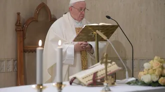 Papa Francesco: "Soldi, vanità e chiacchiere dividono la comunità"