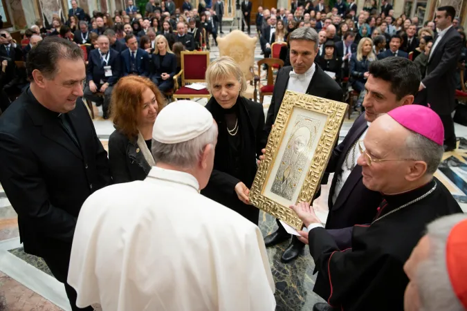 Papa Francesco incontra gli Organizzatori e agli artisti del 