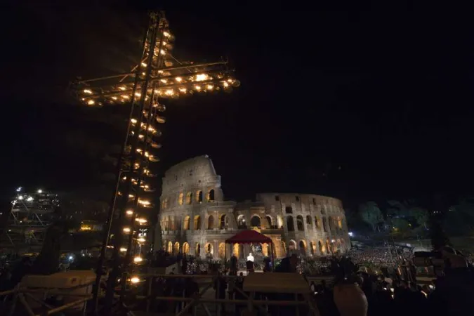 Un momento delle passate Via Crucis al Colosseo | Vatican Media / ACI Group