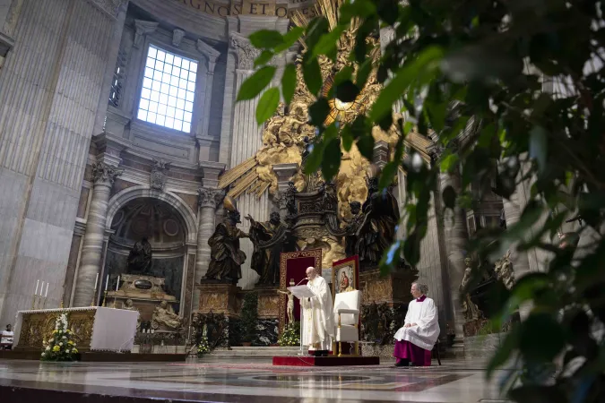Papa Francesco durante la celebrazione del Corpus Domini, Basilica Vaticana, 14 giugno 2020 | Vatican Media / ACI Group