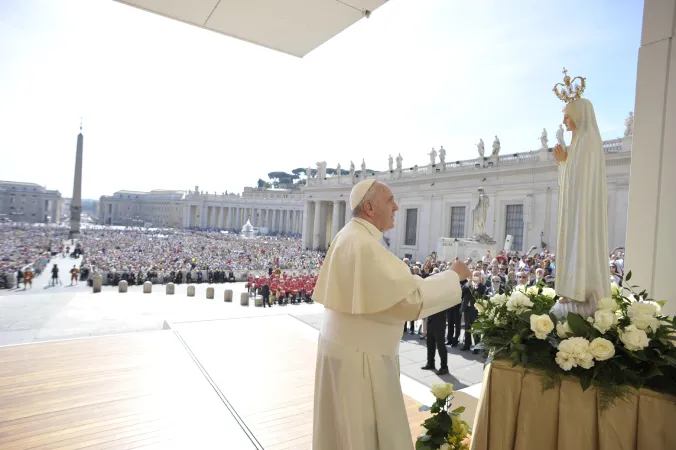 Papa Francesco Madonna di Fatima | La preghiera del Papa di fronte alla statua della Madonna di Fatima | © L'Osservatore Romano Foto