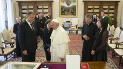 Papa Francesco e il Presidente Klaus Werner Iohannis / @Osservatore Romano