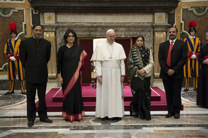 Il Papa riceve i nuovi ambasciatori  |  | Osservatore Romano 