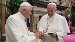 Papa Francesco e Benedetto XVI, alle celebrazione del 65esimo anniversario di sacerdozio del Papa emerito / L'Osservatore Romano / ACI Group