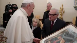 Papa Francesco incontra Martin Scorsese alla vigilia dell'anteprima del film "Silenzio", 30 novembre 2016 / L'Osservatore Romano / ACI Group