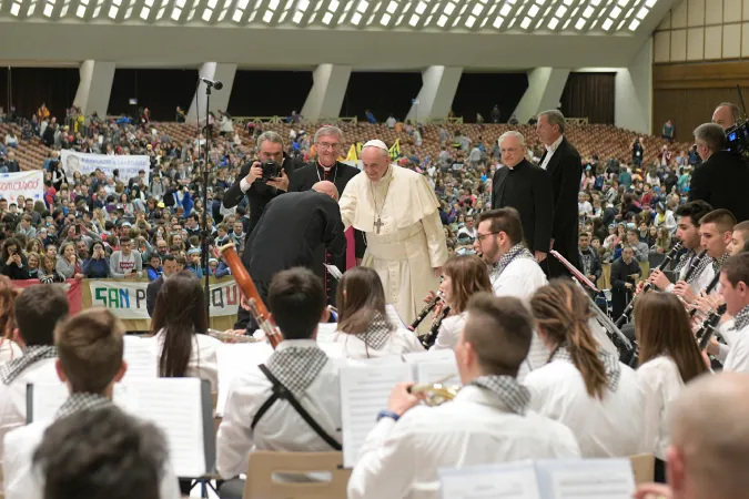 Papa Francesco incontra i giovani della diocesi di Brescia |  | Vatican Media / ACI Group