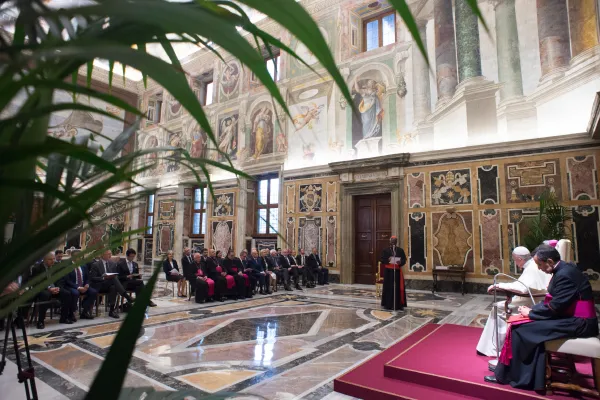 Papa Francesco durante l'udienza con i responsabili del settore petrolifero, 9 giugno 2018  / Vatican Media / ACI Group