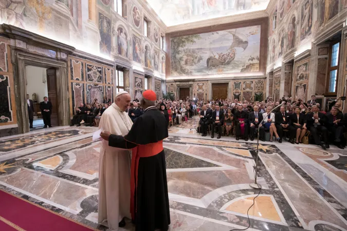 Papa Francesco e Cardinale Turkson | Papa Francesco saluta il Cardinale Peter Turkson durante l'udienza ai partecipanti del convegno 