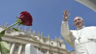 Pasqua 2022: Piazza San Pietro sarà addobbata con centinaia di decorazioni floreali