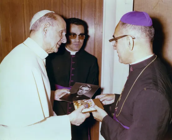 Paolo VI e Romero | Papa Paolo VI con l'arcivescovo Romero  | Wikimedia Commons