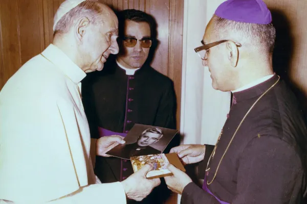 Papa Paolo VI con l'arcivescovo Romero  / Wikimedia Commons