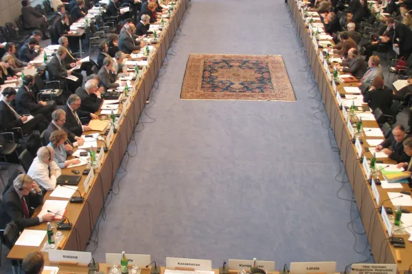 Una seduta del Consiglio Permanente dell'OSCE / Wikimedia Commons