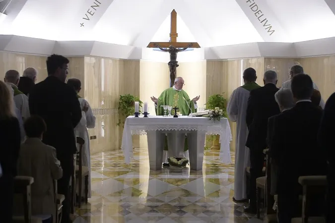 Papa Francesco durante una delle messe a Santa Marta  | L'Osservatore Romano / ACI Group